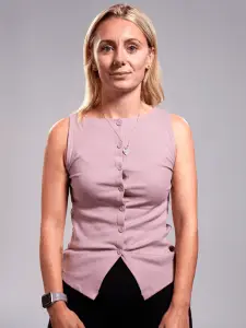 Laura Fox headshot